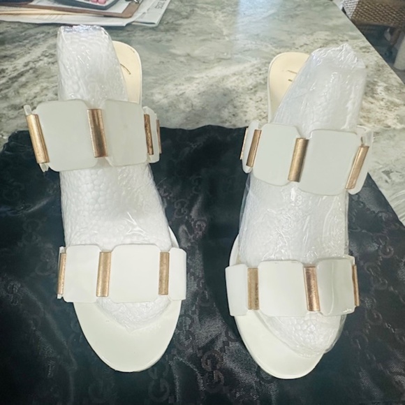 Simms White Pump Sandals - BRAND NEW! NEVER WORN Size 9 - Picture 3 of 16